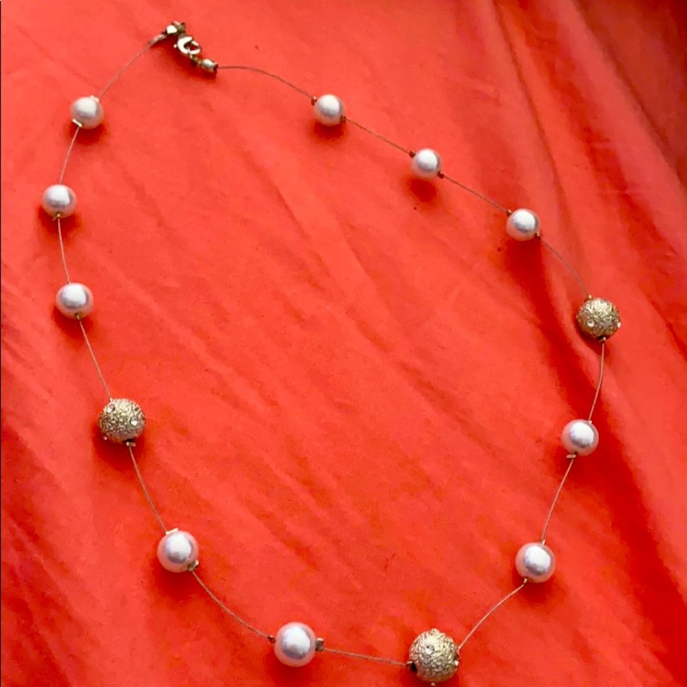Silver necklace w/faux pearls